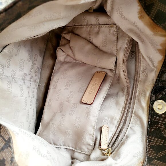 MK Shoulder Bag - Picture 5 of 8